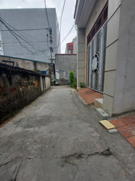 Bán đất Ngọc Thuỵ dt 46m2, mt 4m, phân lô quân đội, ô tô vào nhà, đủ tiện ích