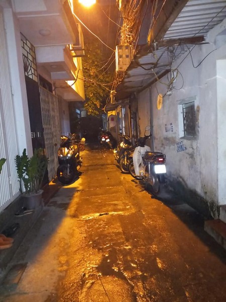 Nhà Quán Thánh 5 tầng giá bán 2.6 tỷ Ba Đình 20m mặt phố vài bước ra hồ