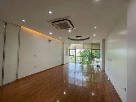 Bán nhà mặt phố Hoàng Hoa Thám, nhà xây tuyệt đẹp, tâm huyết, nội thất toàn đồ nhập khẩu