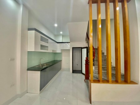 Bán nhà nguyên căn còn mới ở luôn tiện ích đầy đủ, đúc 5 tầng kiên cố