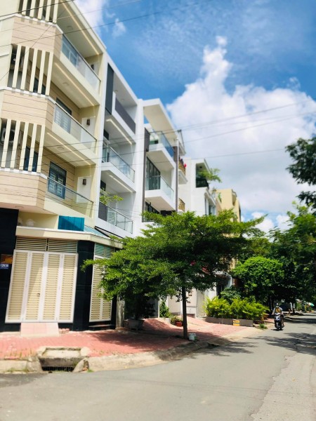 Bán nhà C4 Quận Phú Nhuận Huỳnh Văn Bánh Giá 11.5 Tỷ HXH, Vị Trí đẹp, dân trí cao, Nở Hậu