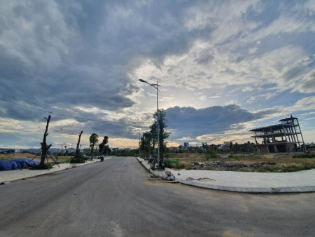 Bán đất nằm nga trung tâm thành phố, giá tốt để đầu tư pháp lí chuẩn