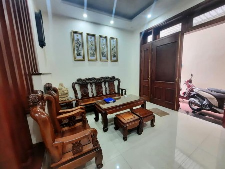 Gia đình cần tiền gấp, bán nhà Phú Đô, ba bước ra ô tô, 38.5m2, đầu giá 2 tỷ.