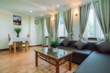 Bán nhà Cầu Giấy, 5 tầng giá bán 3.55 tỷ, dt 42m2, vài bước ra phố, nội thất long lanh