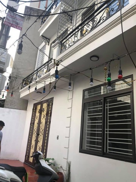 Bán nhà Quận Hoàng Mai mặt tiền khủng, giá nhỉnh 4 tỷ, vị trí đắc đia, đường lớn