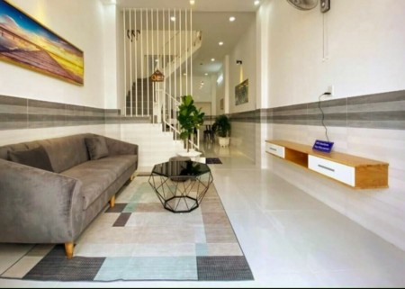 Bán gấp nhà Cách Mạng Tháng 8, Quận 10, chiều ngang 4m, chiều dài 8m, nhỉnh 5 tỷ TL