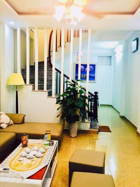 Bán gấp nhà phố Văn Chương, Đống Đa diện tích 40m2, 5 tầng, mt 3.2m giá chỉ 3,9 tỷ
