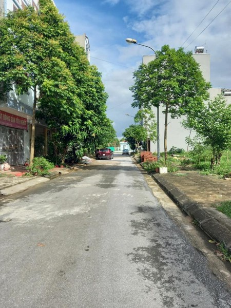 Bán 54m2 đất tặng nhà cấp 4 tại Yên Nghĩa, đất dịch vụ phân lô, ô tô tránh, giá hơn 4 tỷ