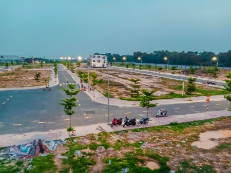 Do dịch cần bán lô đất đối diện khu công nghiệp Visip 2 giá F0, lh 0395193389