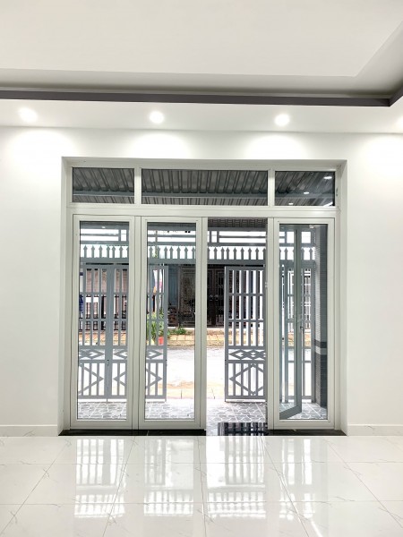 Bán nhà nguyên căn 1 trệt, 1 lầu mới hoàn thiện gần bến xe mới Cần Thơ