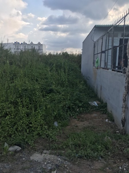 Cần bán gấp 01 lô đất ở Đức Hòa, Long An, diện tích rộng 100m2, thổ cư full