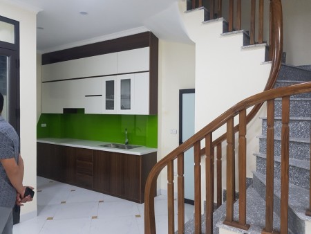 Bán nhà vài bước ô tô ngõ thông, Quận Hoàng Mai nhà đẹp 6 pn, gần hồ Đền Lừ
