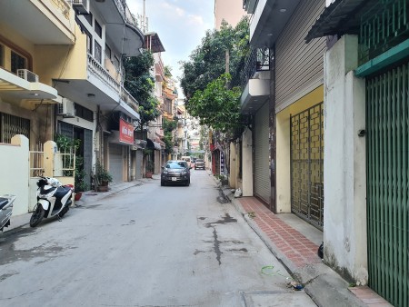 Bán nhà khu vip cán bộ cấp cao dt 45m2, 5 tầng đúc Phân lô Phố Vọng 3.2 tỷ. Ô tô đỗ