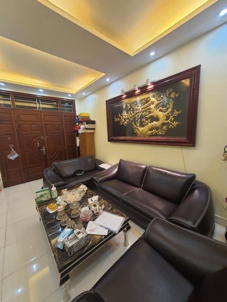 Bán Gấp nhà ngõ 196 Đường Cầu Giấy, Vị trí đẹp, diện tích 61m2, giá bán 5.65 tỷ