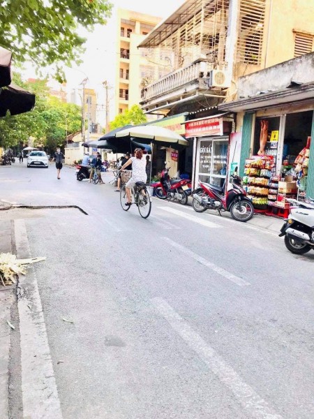 Mặt phố vỉa hè, lô góc, chủ cần bán gấp tặng nội thất nội thất vừa sắm 3xx triệu cho người hữu duyên