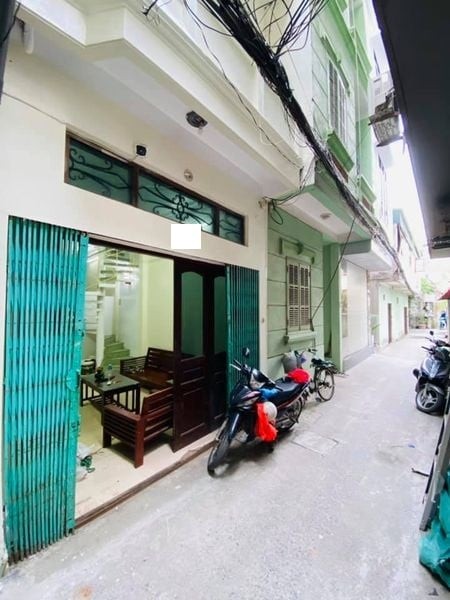 Bán nhà Nguyễn Ngọc Vũ, diện tích 35m2, 4 tầng đúc, giá 3.5 tỷ, siêu đẹp