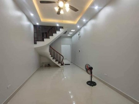 Bán nhà Nguyễn Văn Cừ Long Biên, gần phố, tặng full nội thất giá chỉ nhỉnh 3 tỷ