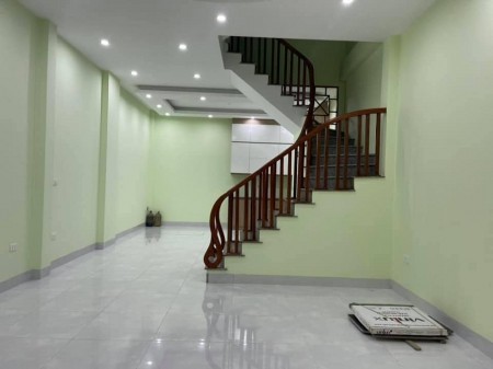 Chỉ 3.65 tỷ! Bán nhà phố Trần Thái Tông, 52m2x 5 tầng, mặt tiền 4.6m.