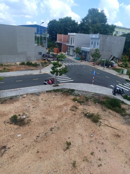 Bán lô đất diện tích 170m2, góc 2 mặt tiền kế BV ĐK thị xax. Tân Uyên Bình Dương