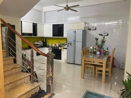Bán nhà Cự Lộc, Thanh Xuân, 40m2, nhà đẹp, gần phố, giá chỉ 4.1 tỷ. LH 0966456918.