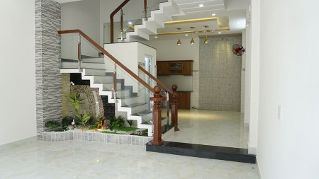 Bán nhà Linh Đàm vị trí đẹp ô tô vỉa hè, kd đỉnh cao, dt 80m2, 5 tầng, mt 6m, giá 10.5 tỷ