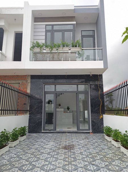 Nhà phố xây mới khu dân cư Home Garden, 1 trệt 1 lầu, dt 105m2, sổ hồng riêng