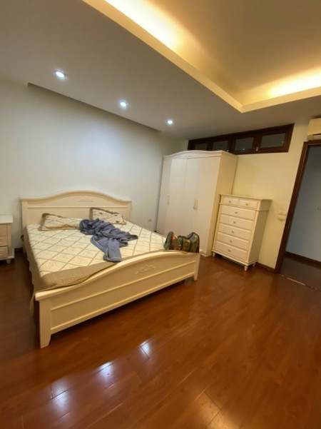 Bán nhà nguyên căn căn bưu điện Hà Đông, 1 bước ra đến chợ, còn mới nguyên, giá tốt