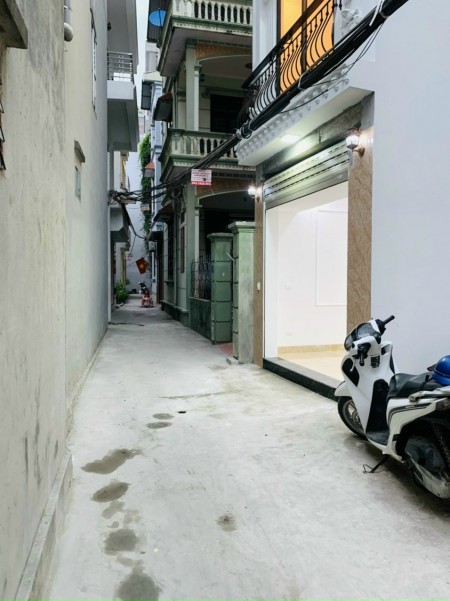 Bán Nhà Ngõ 206 Cổ Linh đối diện Aeon Mall, giá bán 2.79 tỷ, thương lượng chính chủ