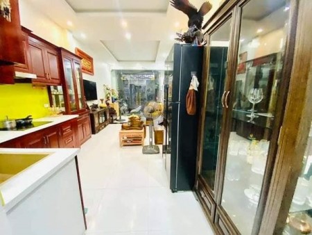 Bán nhà Phố Đại Từ, 3 bước ra chợ, diện tích sử dụng 35m2, giá bán 3.15 tỉ