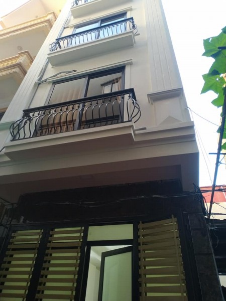 Bán nhà mới, ô tô đỗ cửa phố Nguyễn Văn Cừ, Long Biên, dt 63m2, 5 tầng, giá 6,3 tỷ.
