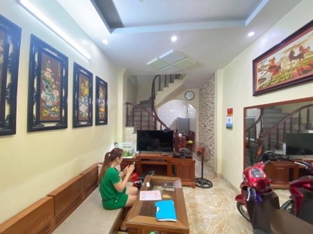 Bán nhà riêng tại Gốc Đề Hoàng Mai, gần phố nhà đẹp, dt 35m2, giá bán 3.7 tỷ