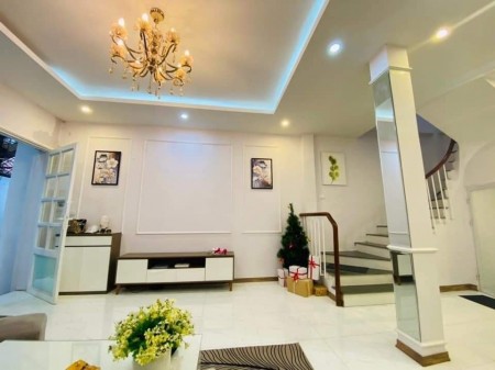 Bán nhà Ngô Gia Tự, Long Biên, chủ nhà đại tá quân đội về hưu, 45m2, 3,7 tỷ