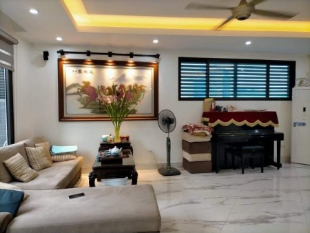 Bán nhà nguyên căn Chùa Láng, lô góc ô tô đỗ cửa, đt 60m2, giá bán 5.2 tỷ