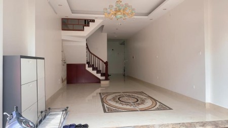 Nhà mới Phạm Văn Đồng, ở kinh doanh đỉnh, dt 47m2, mặt tiền 4.7m, giá nhỉnh 5 tỷ