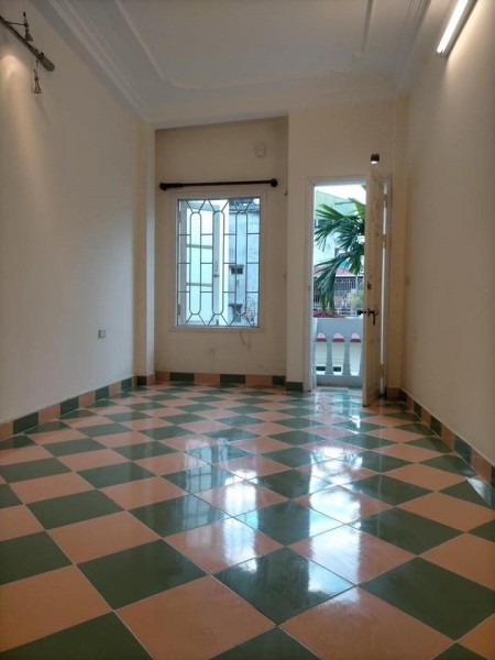 Bán nhà Hoàng Hoa Tham, nhà hiếm trong tầm giá 3 mặt thoáng, dt 26m2, giá 2.7 tỷ