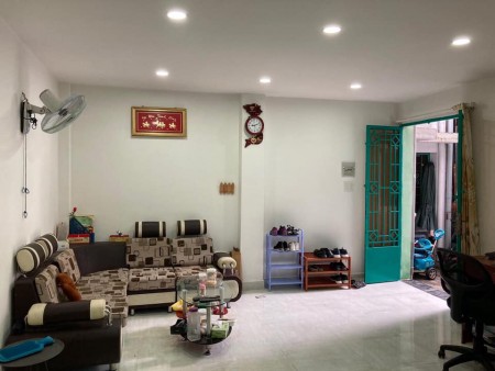 Phú Nhuận phường 7, Nguyễn Lâm, dt 34m2, 3 tầng, giá 3.95 tỷ, đầy đủ tiện nghi, lh 0969476617