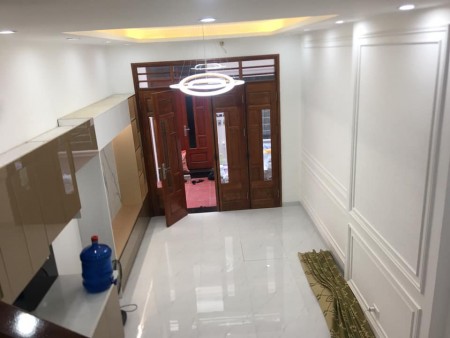 Bán nhà Lê Quang Đạo ô tô gần nở hâu, dt 37m2, 5 tầng đúc, mt 4m, giá 3.25 tỷ