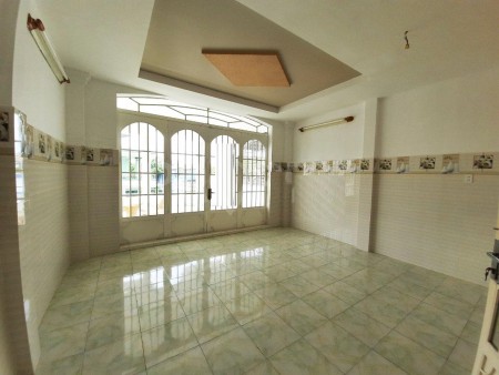 Bán nhà mặt tiền thuộc khu Tên Lửa Bình Tân, dt 100m2, bê tông cốt thép vào ở liền, 4 tầng
