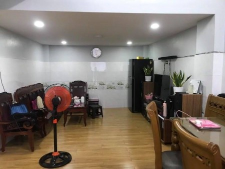Bán nhà quận 3 dưới 5 tỷ, Cách Mạng Tháng 8, 38M2, tặng nội thất, liên hệ 0799149230