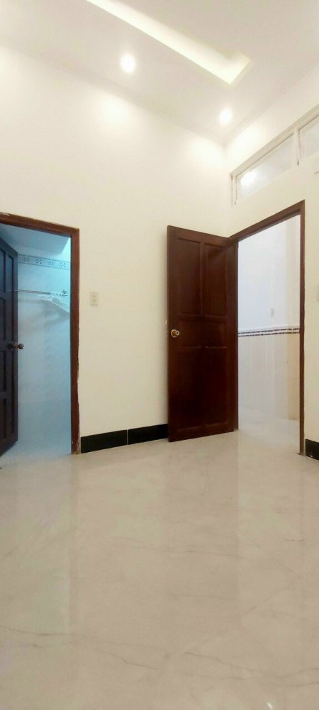 Nhà đẹp ngộp cần bán gấp giá tốt mùa dịch, liên hệ 0916756315, sổ hồng thổ cư
