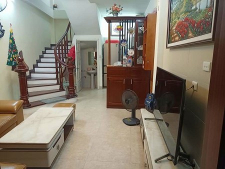 Bán nhà nguyên căn Tả Thanh Oai, diện tích 50m2, giá bán 3.2 tỷ, sổ chính chủ, lhcc