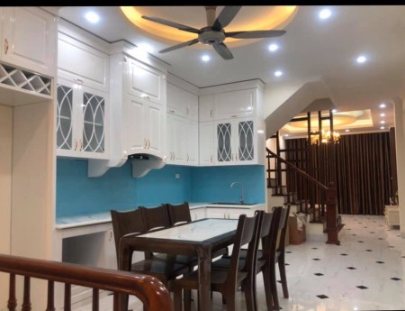 Bán nhà phố Cổ Long Thạch Bàn Long Biên, ô tô 7 chỗ đỗ cửa, dt 65m2, giá nhỉnh 4 tỷ