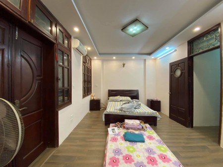 Hot Hot Bán nhà đối diện Royall City, khu phân lô, ngõ rộng 48m2, 3.95 tỷ