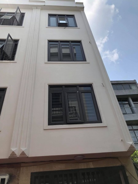 Nhà mới đẹp, 50 ra ô tô tránh, khu vực nhiều tiện ích an ninh đảm bảo, sổ đỏ đẹp