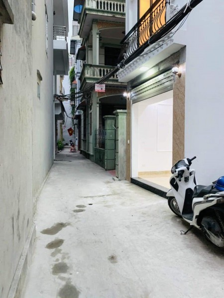 Lâu Lâu mới có 1 căn như này! Nhà Bát Khối, Long Biên, dt 35m2, 5 tầng, giá 2.8 tỷ. Ô tô đỗ cửa