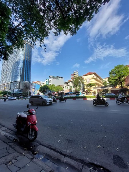 Bán nhà MP Trần Duy Hưng 56m2, 5 tầng, vỉa hè siêu thoáng, KD sầm uất, giá chào 22 tỷ