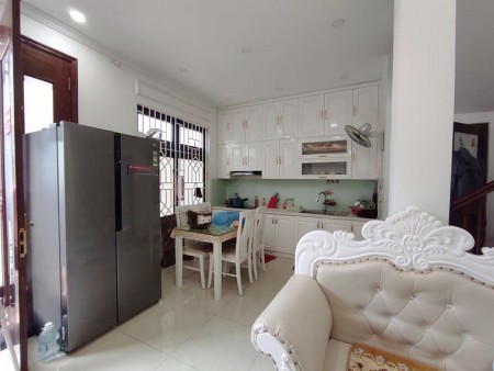 Siêu phẩm phố Thạch Bàn nhà cực đẹp tặng nội thất sang, đt 40m2, 5 tầng, giá 3 tỷ hơn