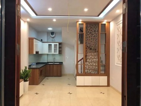 Bán nhà Dịch Vọng Hậu, diện tích 35m2, mặt tiền 3.5m, giá bán chỉ 3 tỷ