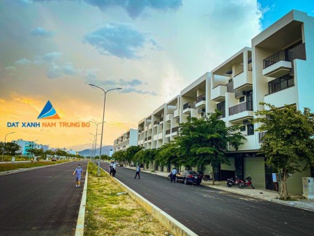 Phố Biển Nha Trang mở bán shophouse VCN Phước Long, pháp lí đủ