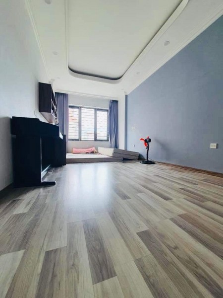 Nhà 5 tầng chiến thắng cần bán. Sổ đỏ chính chủ, diện tích 40m2, tiện kinh doanh